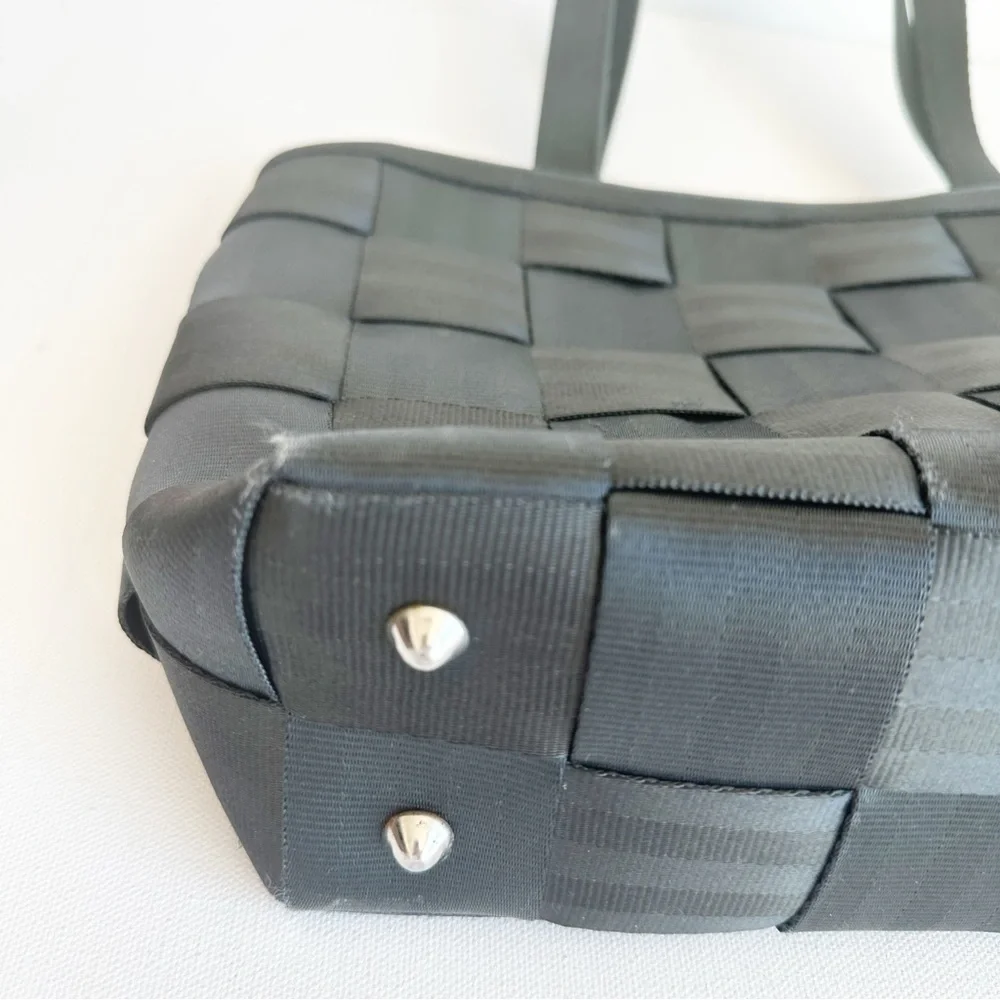 Harveys Seatbelt Bag Black Tote Purse Snap Closure Medium